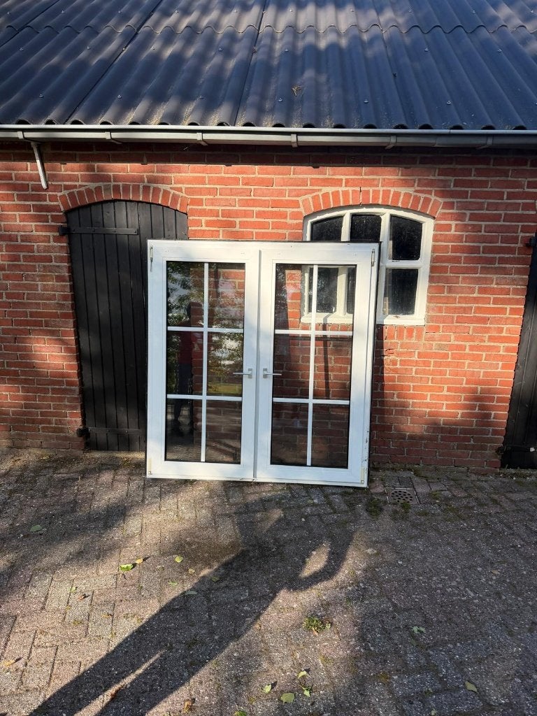 Kunststof kozijn met twee draaikiepramen en dubbel glas, Doe-het-zelf en Verbouw, Kozijnen en Schuifpuien, Kunststof, Gebruikt