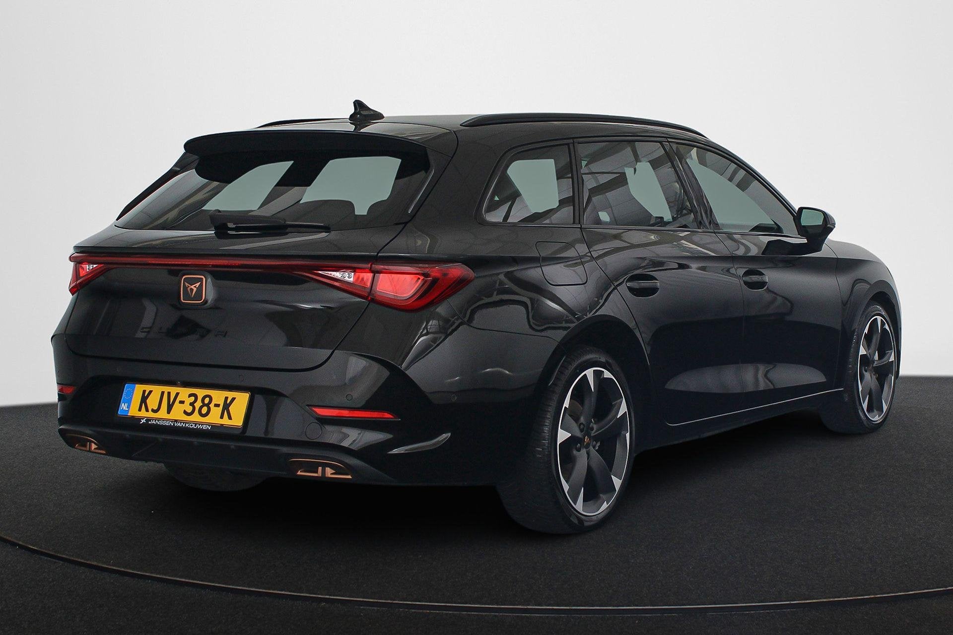 CUPRA Leon Sportstourer 1.4 e-Hybrid Stoelverwarming Apple C, Auto's, Stof, Gebruikt, 4 cilinders, 1589 kg
