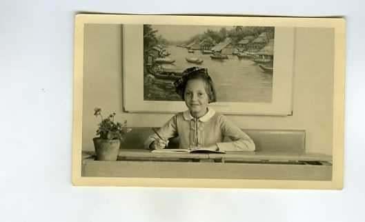 foto-sepia/oud-AMSTERDAM?-meisje 1942, Ophalen of Verzenden, Voor 1940, Gebruikt, Kind