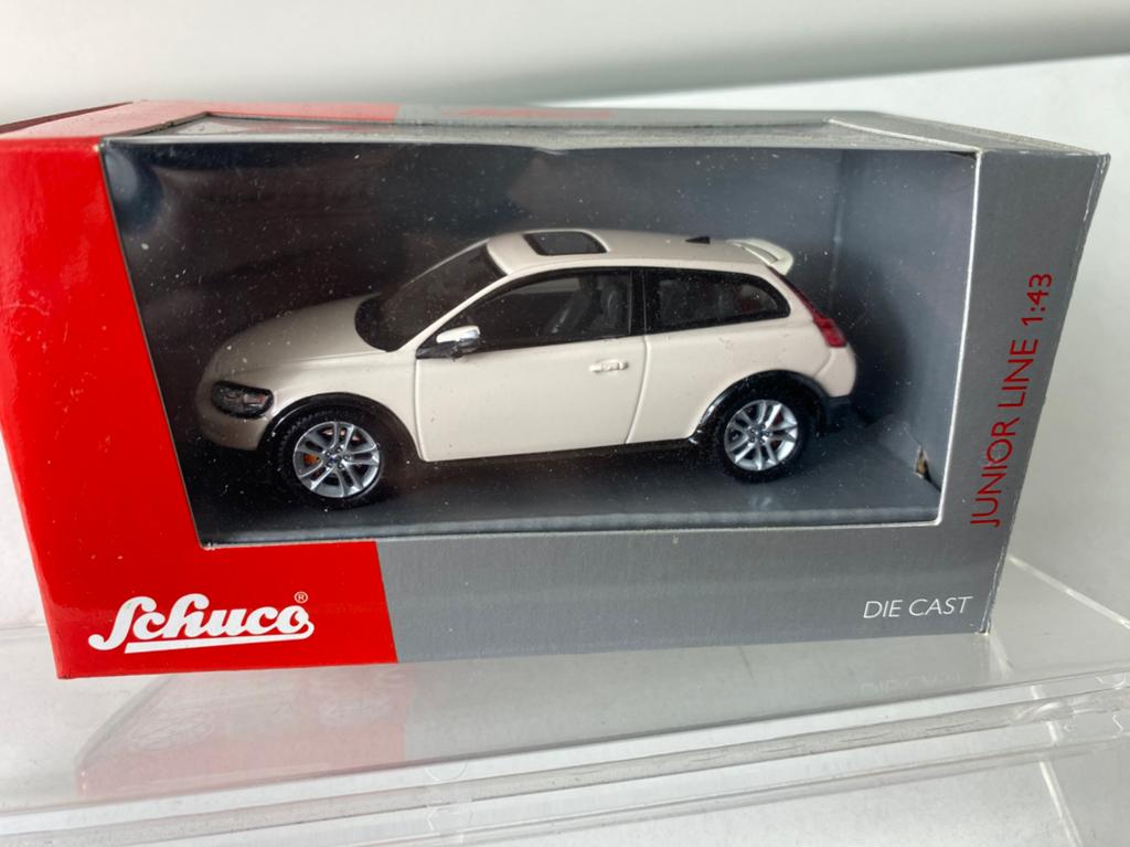1:43 VOLVO C30-in OVP-witte uitvoering-Schuco, Hobby en Vrije tijd, Modelauto's | 1:43, Ophalen of Verzenden, Nieuw, Auto, Schuco