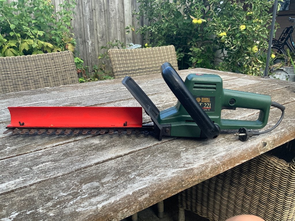 Black & Decker heggenschaar type GT 221, Ophalen, Gebruikt, Elektrisch, BLack + Decker.