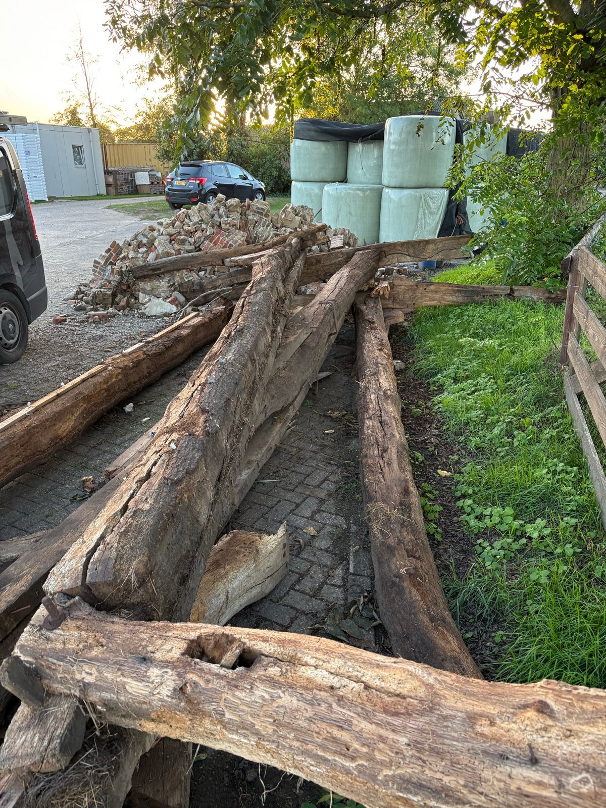 Eiken spanten en staanders 30x30cm, tot 6 meter lang, Ophalen, Gebruikt, Eiken, Balk