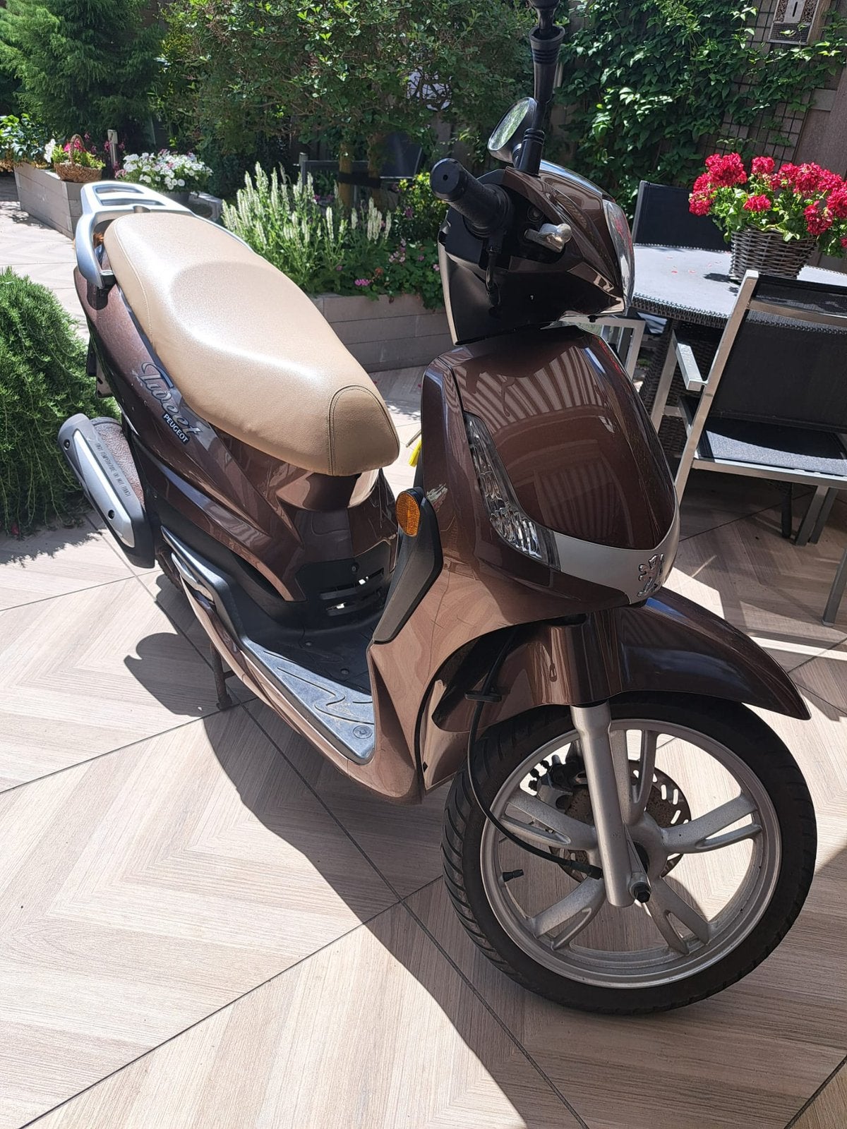 PEUGEOT SNORSCOOTER TWEET BOUWJAAR 2011 kleur brons, Fietsen en Brommers, Snorfietsen en Snorscooters, Ophalen, Gebruikt, Benzine