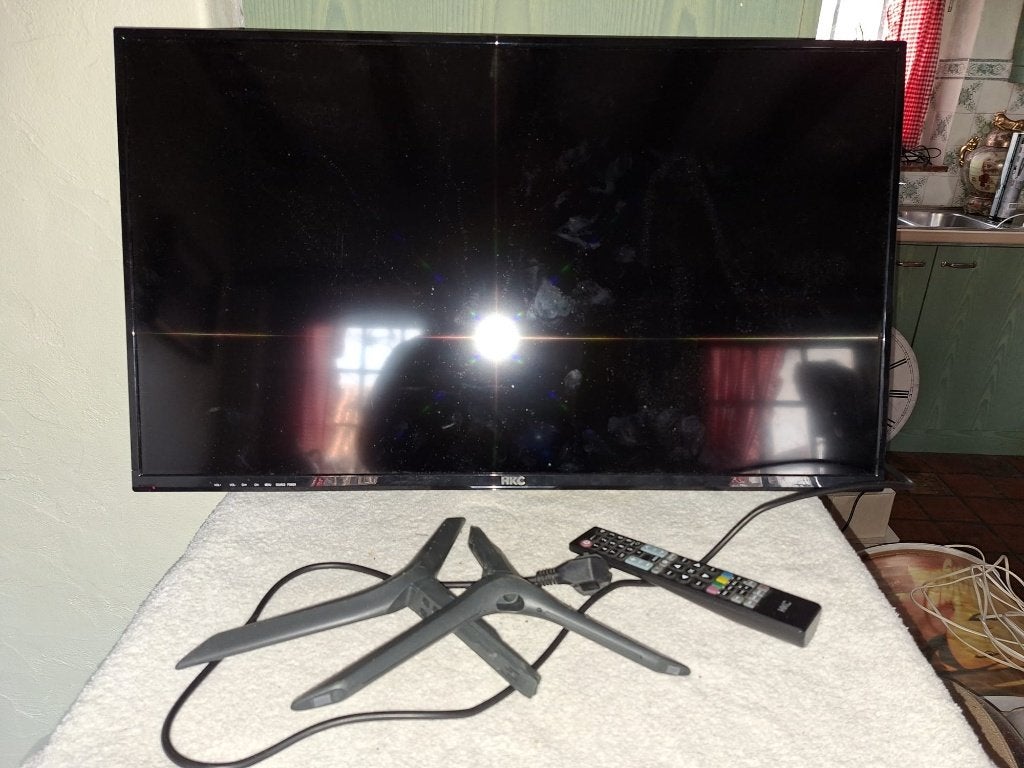 TV HKC 32" led, nieuwstaat, Overige merken, LED, 50 Hz, Zo goed als nieuw