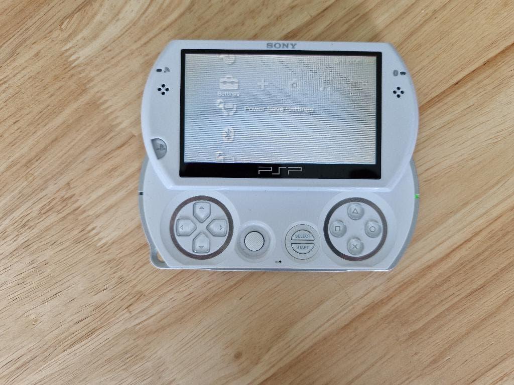 Psp go, Spelcomputers en Games, Ophalen, Met games, Wit, Zo goed als nieuw