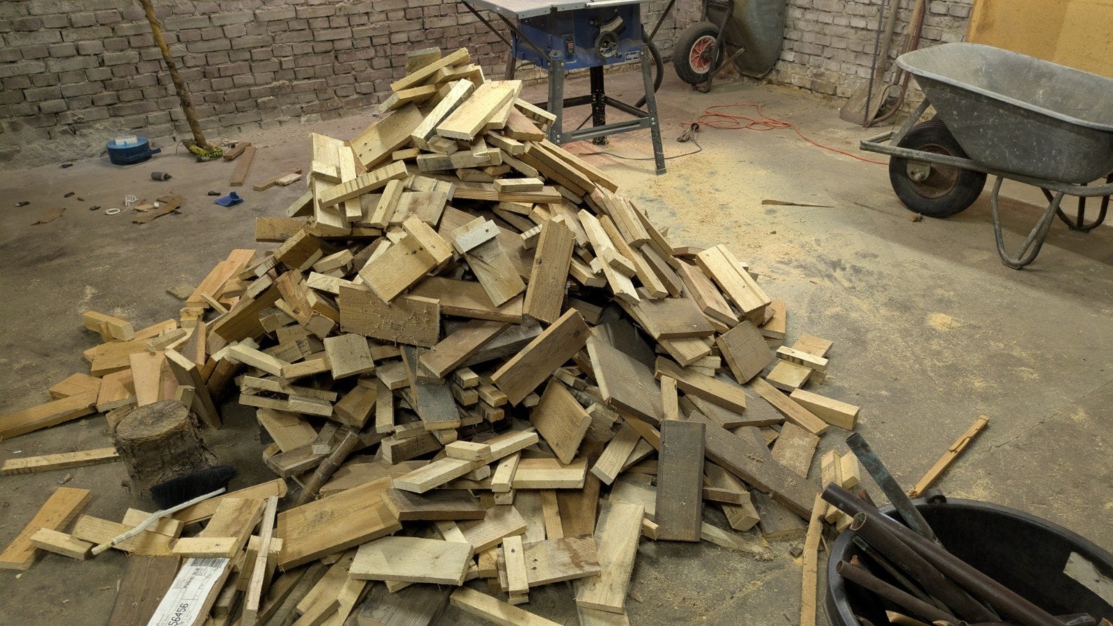 droog kachel hout, voor een kratje bier is het van u, 3 tot 6 m³, Ophalen