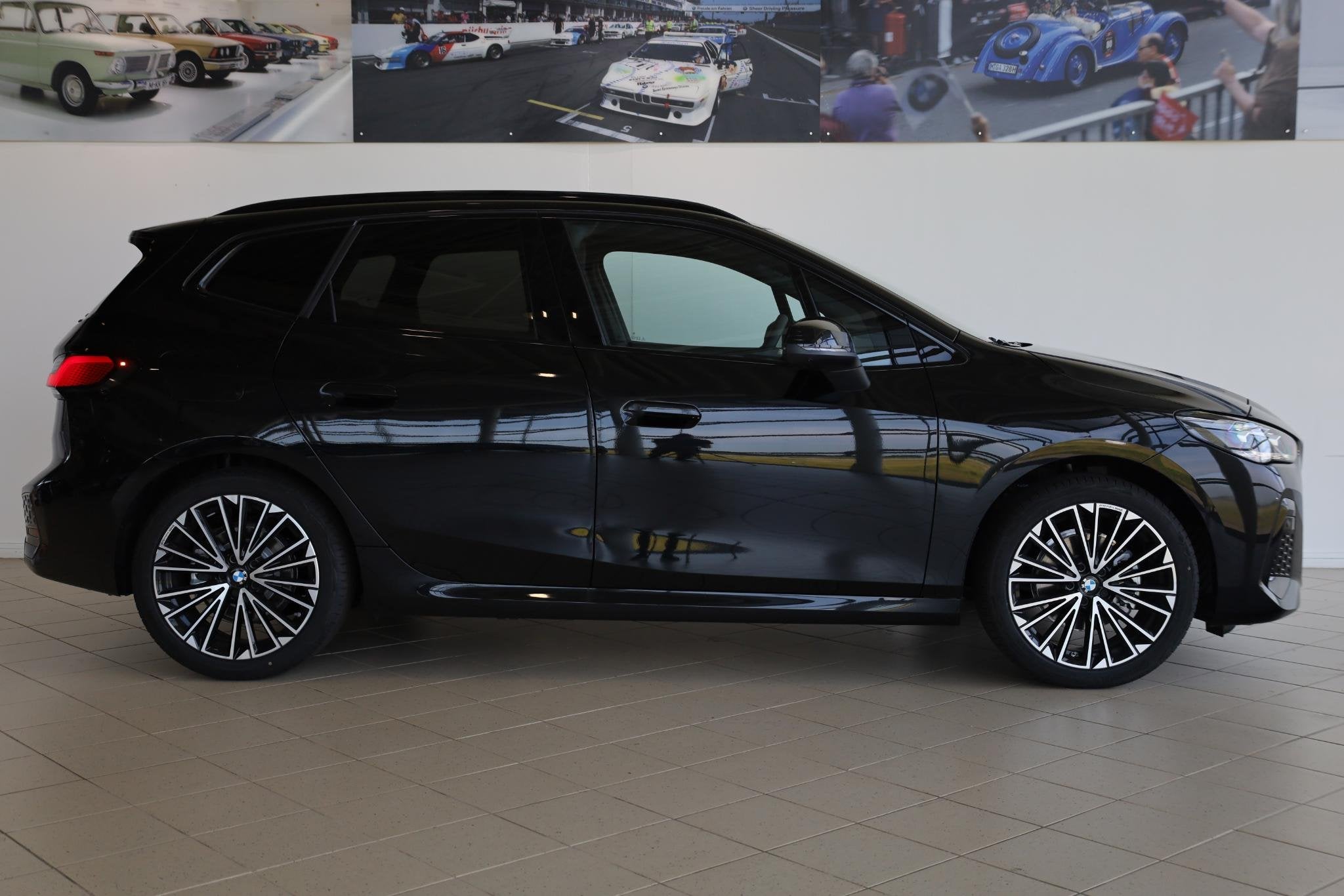 BMW 2 Serie Active Tourer 225e xDrive | M Sportpakket | Comf, Automaat, 150 min, Zwart, Bedrijf