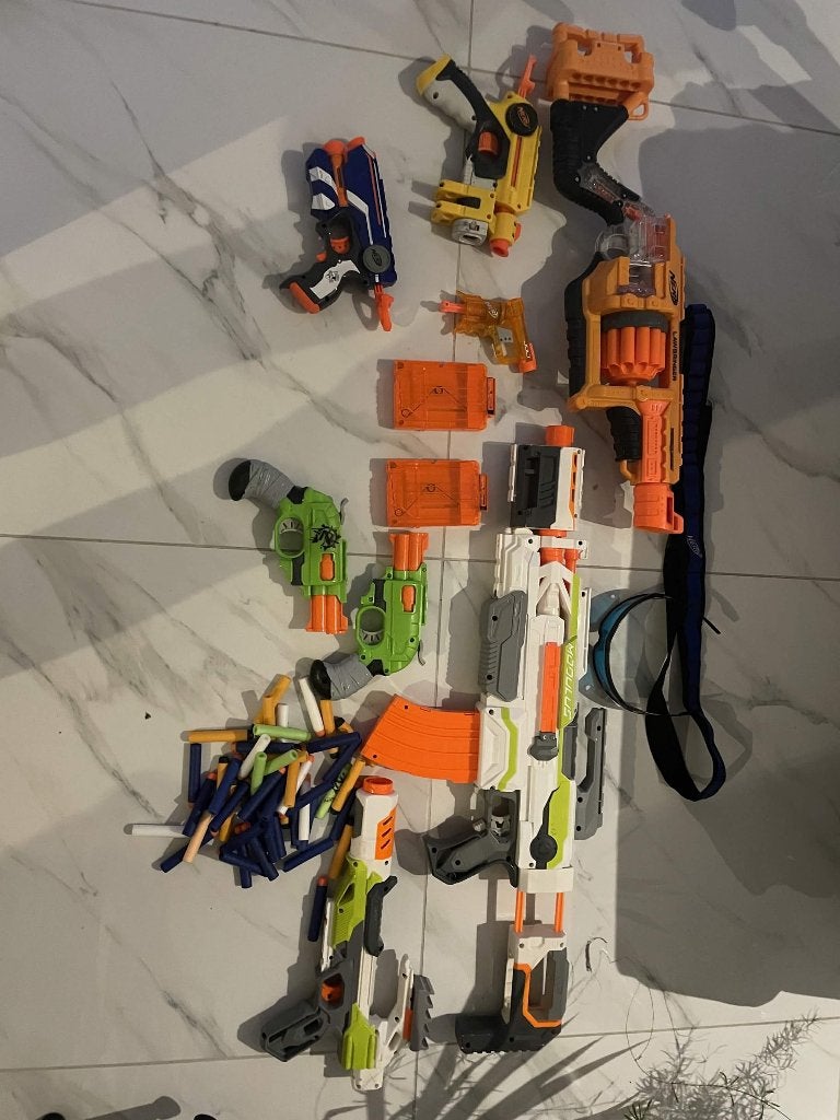 Nerf Bundle  + Accessories, Ophalen of Verzenden, Zo goed als nieuw