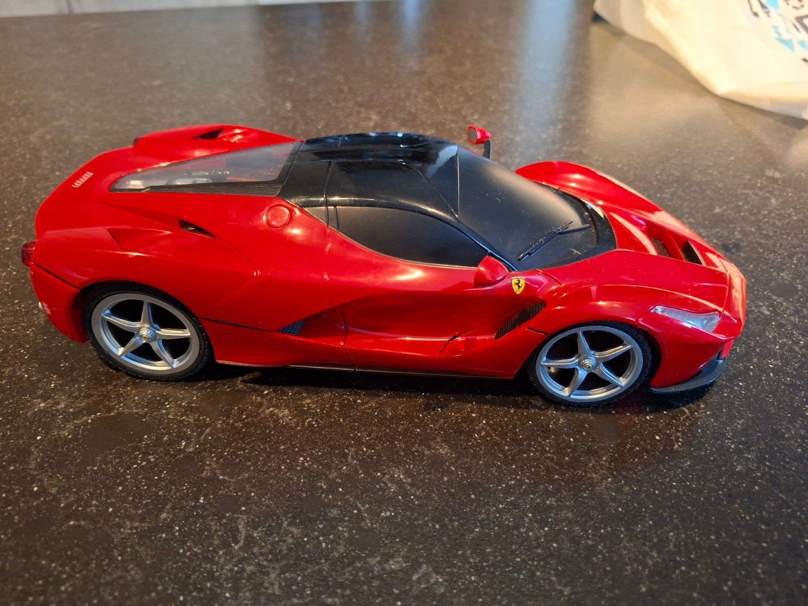 Rode Ferrari LaFerrari RC Auto met Afstandsbediening, Zo goed als nieuw, Auto onroad, RTR (Ready to Run), Overige schalen