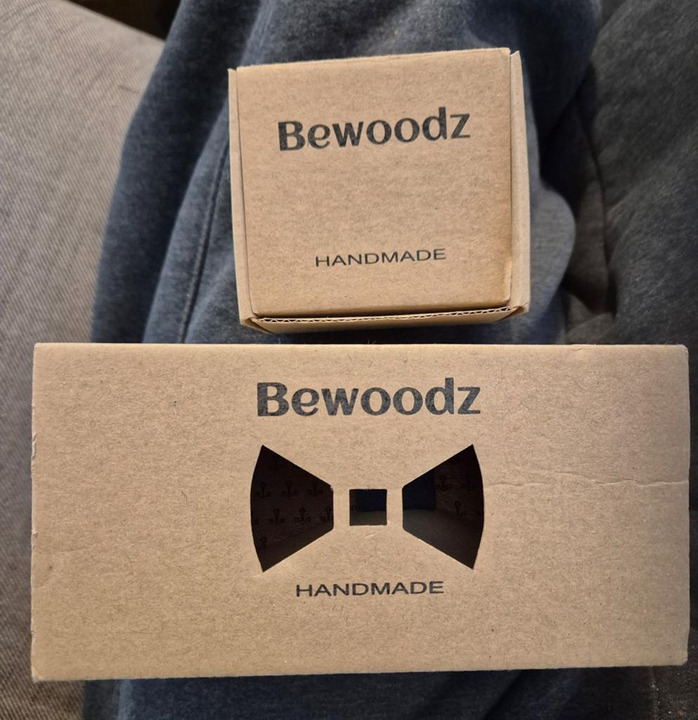 Houten vlinderdas en manchetknopen set - Bewoodz, Kleding | Heren, Stropdassen, Bruin, Ophalen of Verzenden, Met patroon, Nieuw