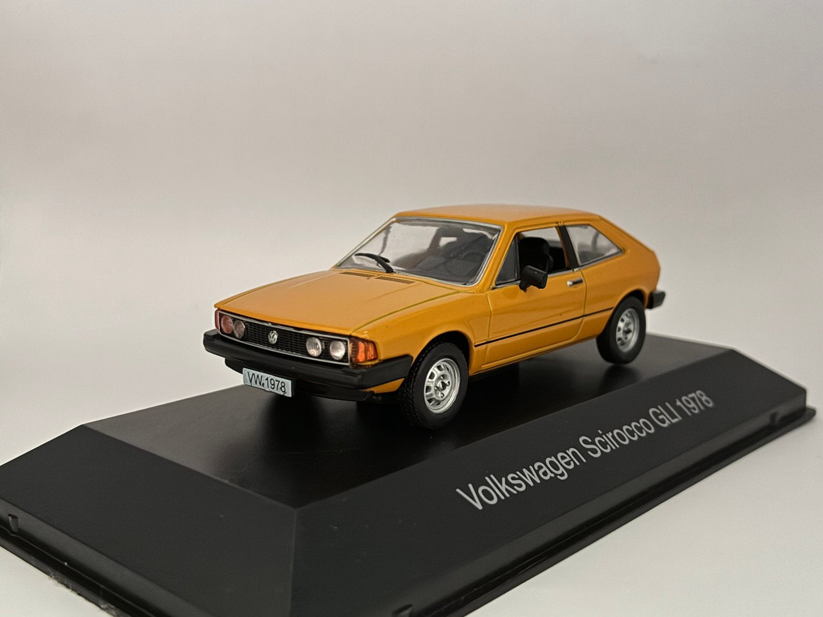Volkswagen Scirocco MK1 (Type 53) 1978 - VW Dealer Edition, Hobby en Vrije tijd, Modelauto's | 1:43, Ophalen of Verzenden, Nieuw
