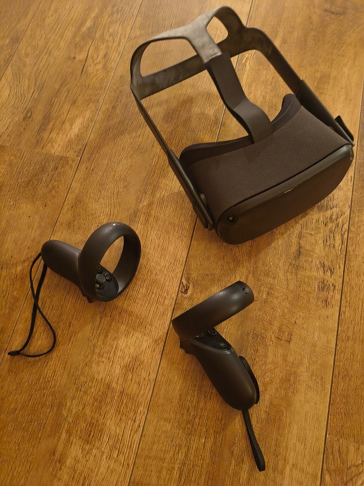 Oculus Quest 1 met controllers - Goede en werkende staat, Ophalen of Verzenden, VR-bril