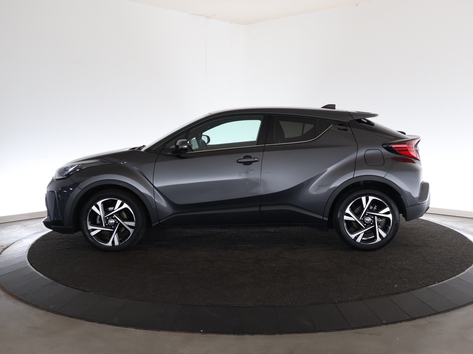 Toyota C-HR 1.8 Hybrid Style | Trekhaak | (bj 2022), Auto's, Automaat, 4 cilinders, Leder en Stof, Hybride Elektrisch/Benzine