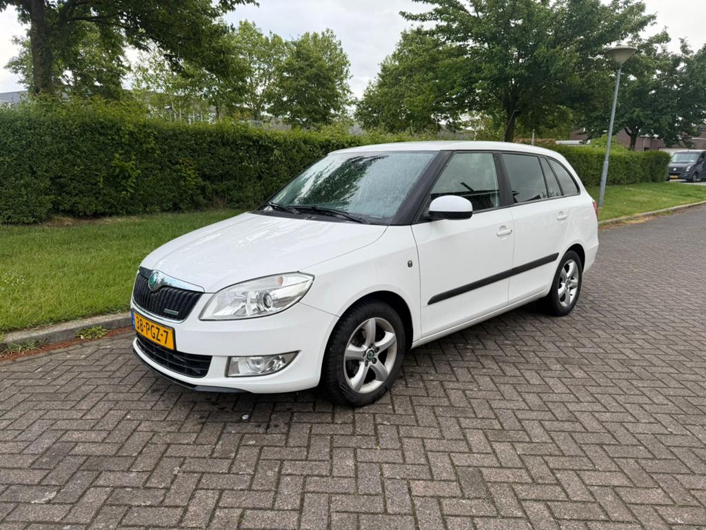 Skoda Fabia 1.2 TDI 55KW Combi 2011 Wit, Auto's, Skoda, Voorwielaandrijving, Euro 5, 450 kg, 1199 cc