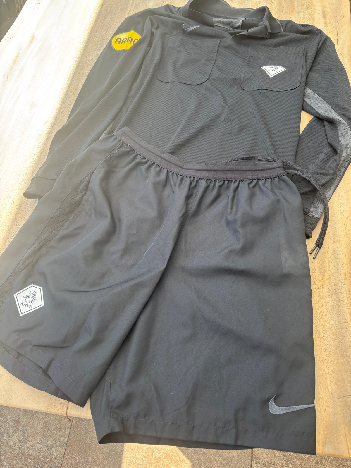 KNVB Scheidsrechter tenue (shirt en broekje)2x, Ophalen, Zwart, Maat 56/58 (XL), Zo goed als nieuw