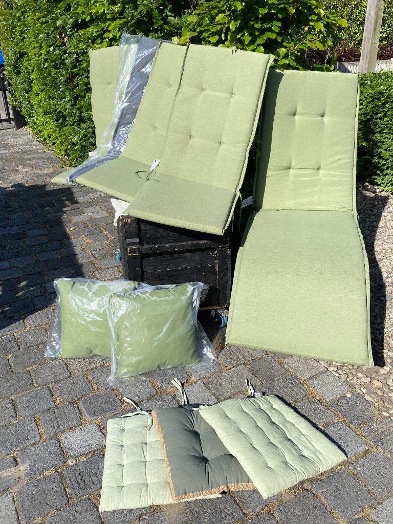 Groot set tuinkussens 4 x tuinstoel, 1 x lig stoel + extra, Ophalen, Zo goed als nieuw