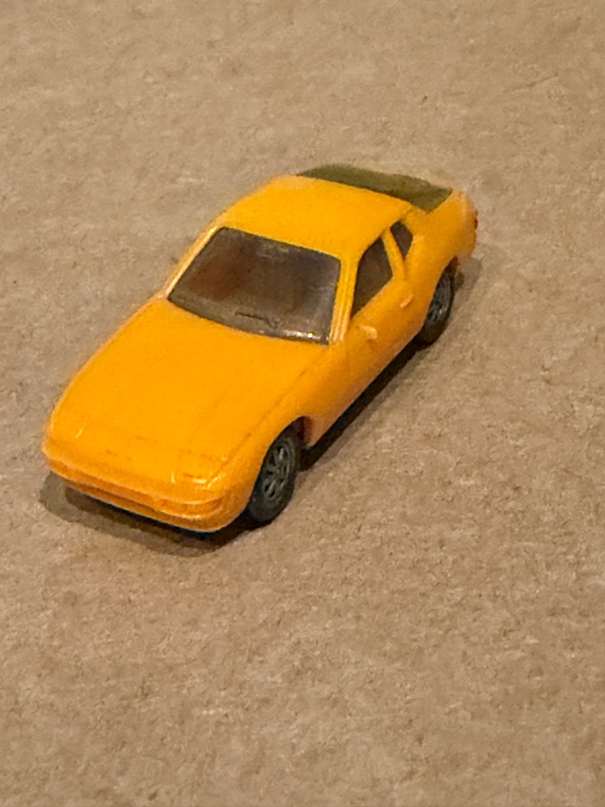 Vintage Porsche 924 speelgoedauto - Geel, Ophalen, Zo goed als nieuw, Auto, Herpa