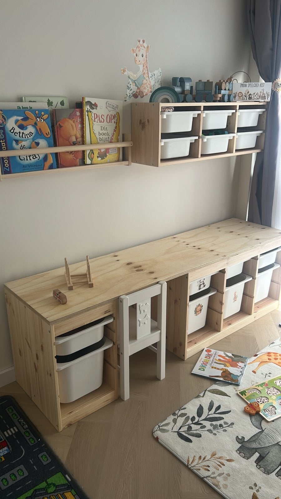 Houten speelgoedkast met opbergbakken en boekenplank, Ophalen, Zo goed als nieuw, Kast