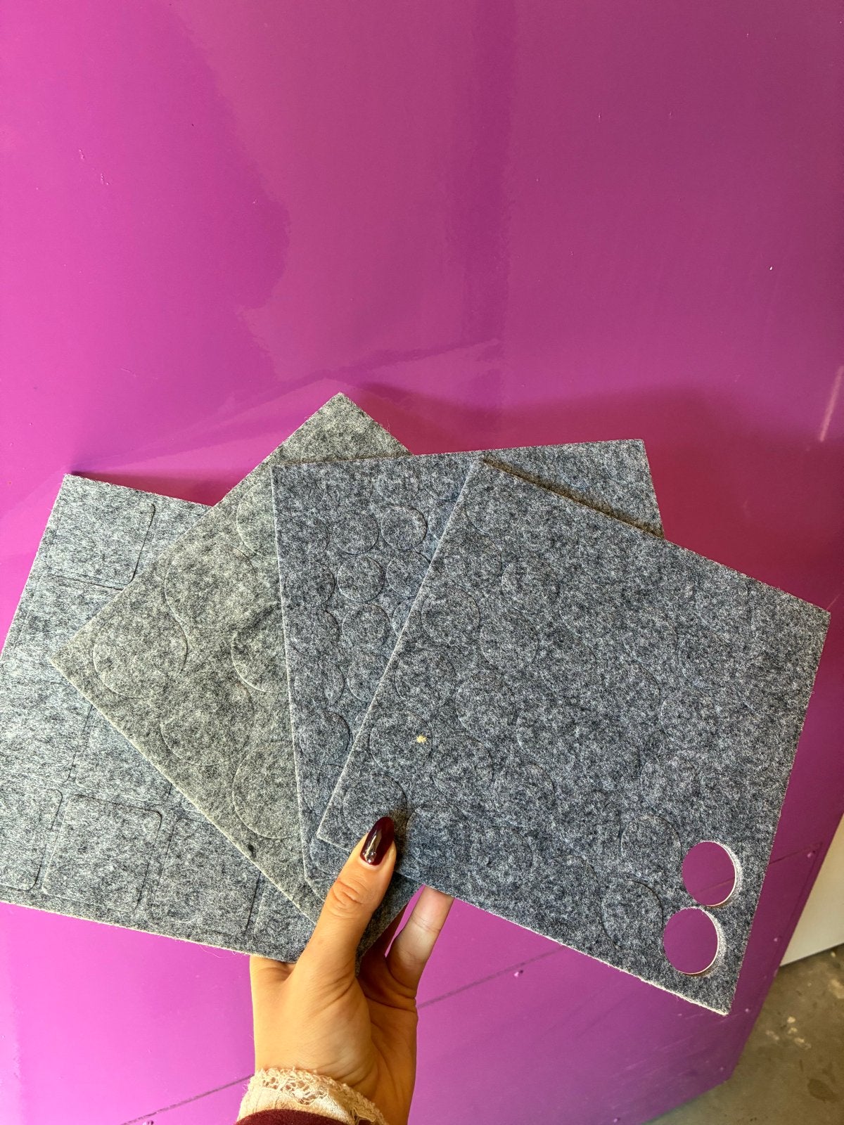Gratis zelfklevende viltglijders voor meubelbescherming, Ophalen of Verzenden, Nieuw, Grijs, Textiel