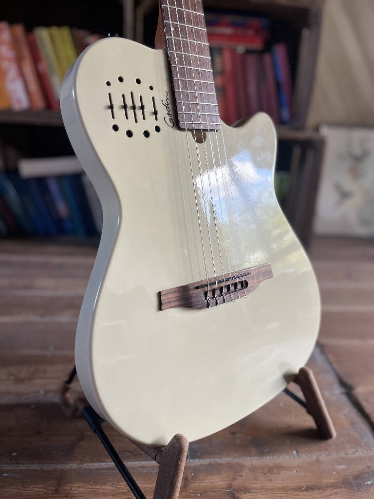 Godin Multiac Mundial Ozark Cream met gigbag, Muziek en Instrumenten, Ophalen, Zo goed als nieuw, Klassieke of Spaanse gitaar