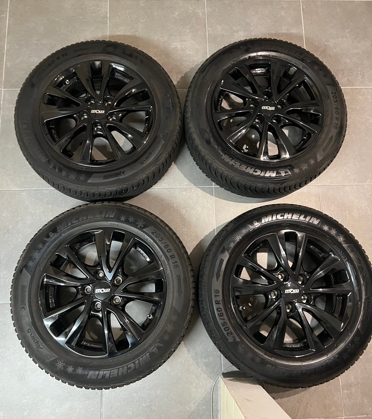 16 inch OXXO velgen + Michelin Alpin 5 winterbanden + TPMS, Ophalen, 16 inch, Banden en Velgen, 205 mm
