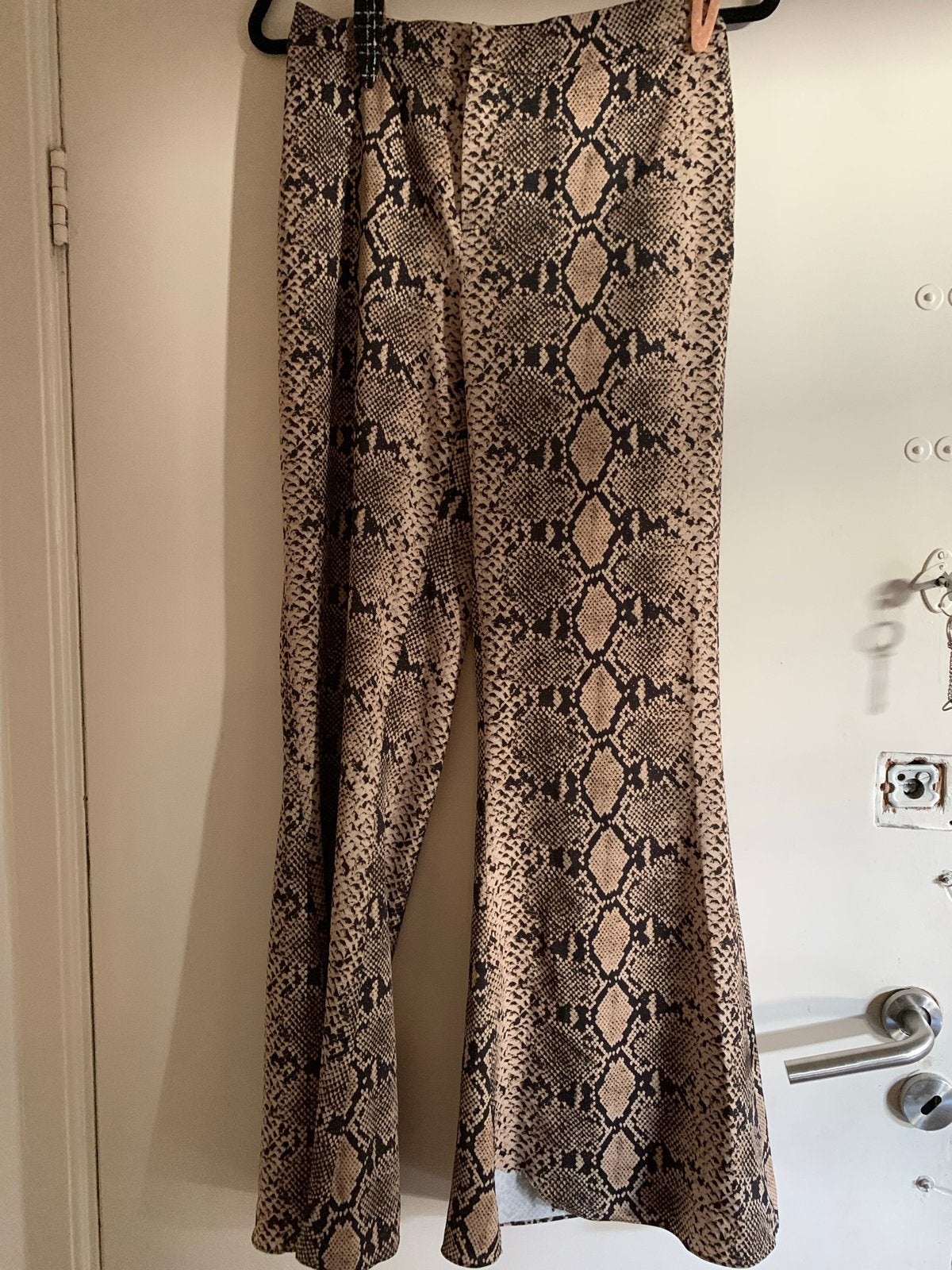 Zara broek met slangenprint - Maat M, Ophalen of Verzenden, Gedragen, Maat 38/40 (M), Beige