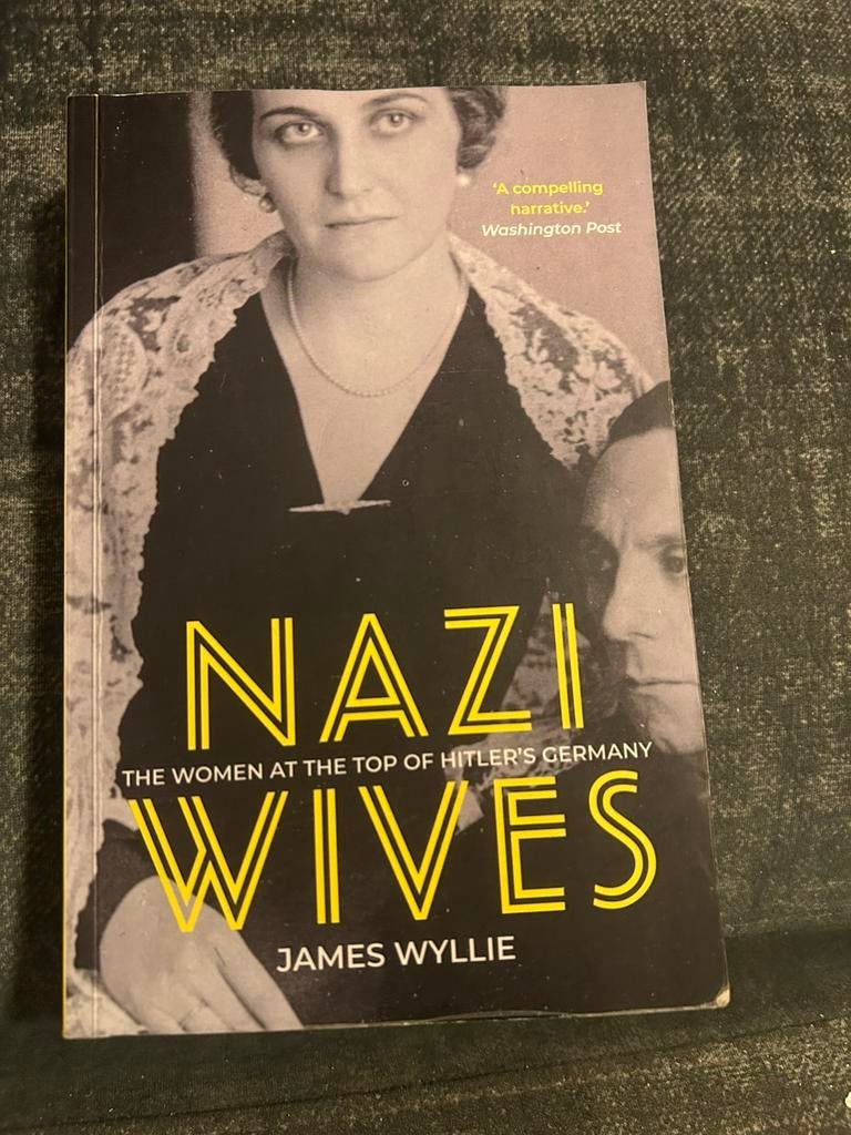 NAZI WIVES James Wives, Ophalen of Verzenden, Algemeen, Tweede Wereldoorlog, Gelezen