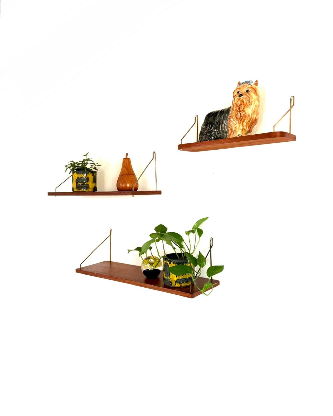 Set van 3 Deense teak & messing wandplanken ‘60, Gebruikt, Ophalen of Verzenden, Nvt, Nvt