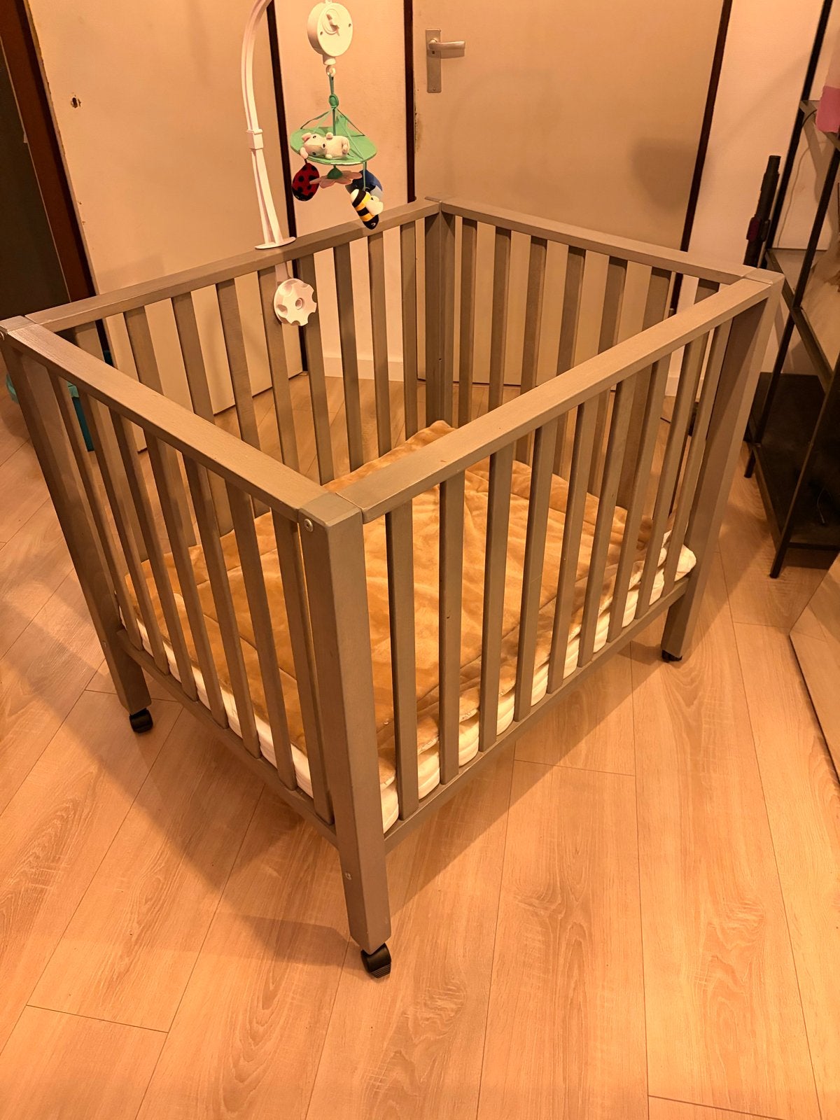 Box met wieltjes en in hoogte verstelbaar, Kinderen en Baby's, Boxen, Ophalen, Gebruikt, Vierkant, In hoogte verstelbaar