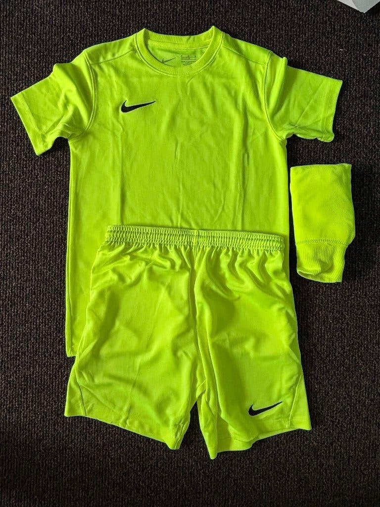 sportshirt, broek en sokken van Nike (maat M), Ophalen of Verzenden, Zo goed als nieuw, Nike, Algemeen