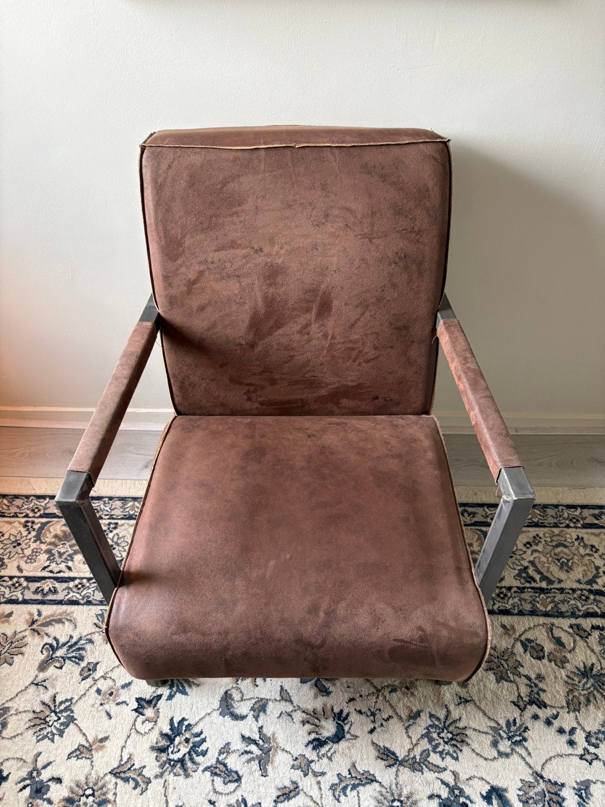 Twee suede fauteuils, Ophalen, Zo goed als nieuw, 50 tot 75 cm, Leer