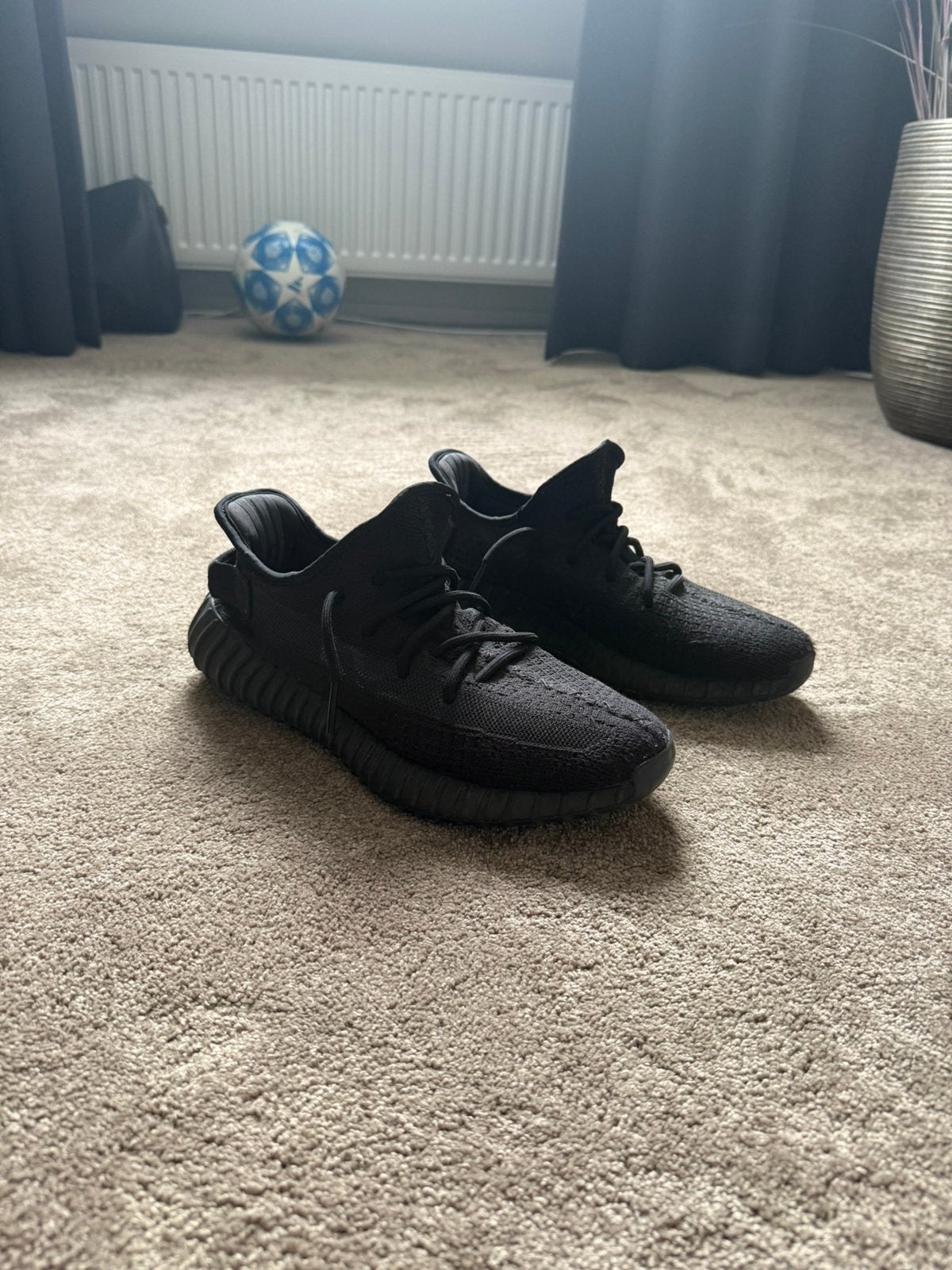 Yeezy 350 onyx, Ophalen of Verzenden, Zo goed als nieuw, Zwart