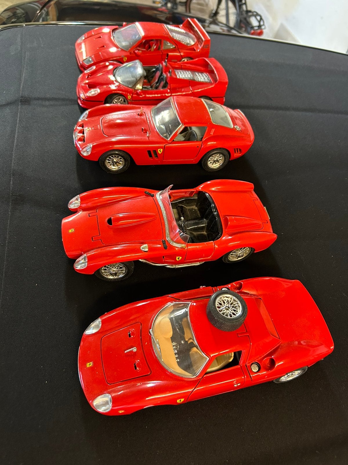 Ferrari modelauto Bburago 1:18 met wat schade totaal 5 stuks, Ophalen of Verzenden, Zo goed als nieuw, Bburago