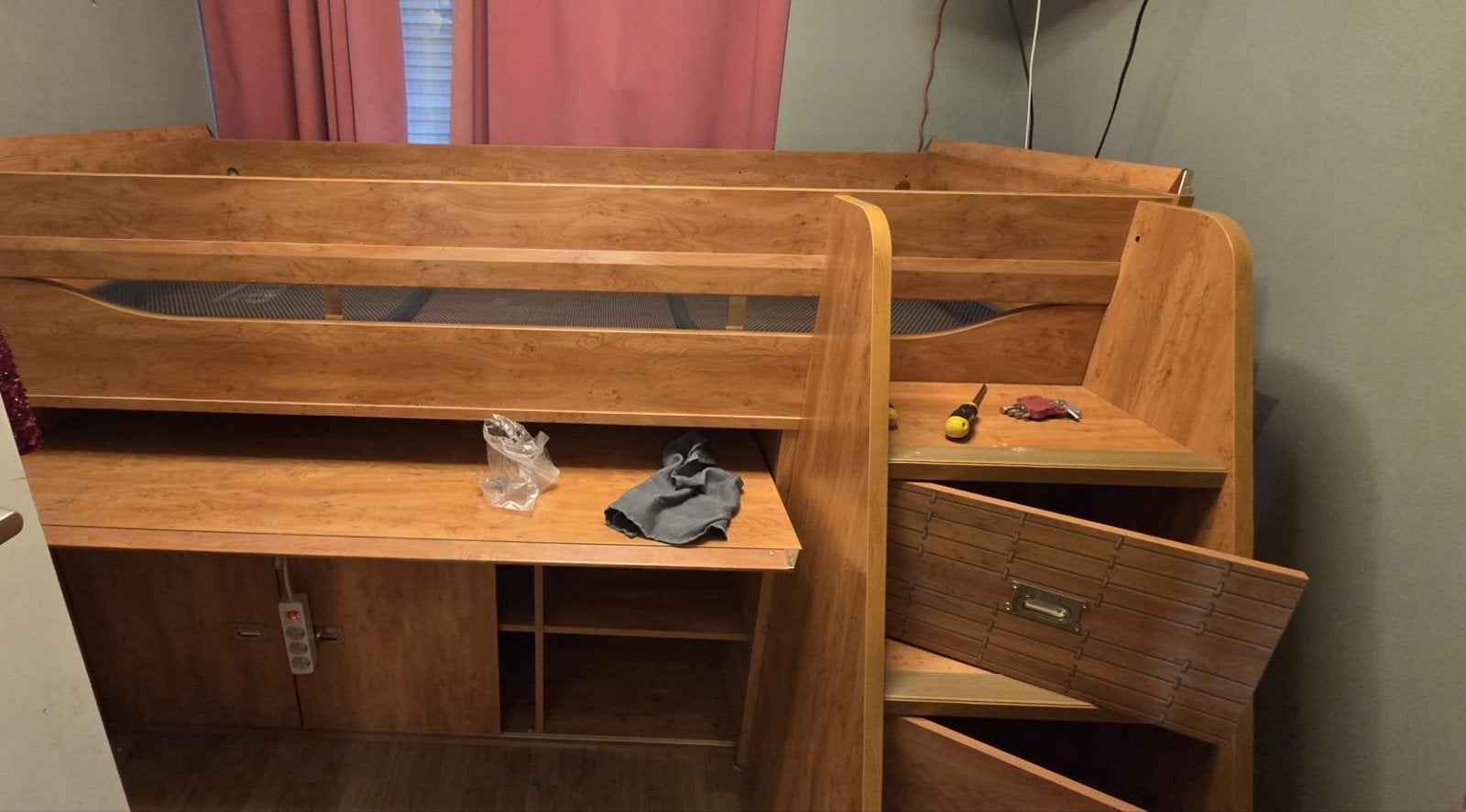 houten half hoogslaper met bureau en opbergruimte, Ophalen, Gebruikt, 90 cm, Eenpersoons
