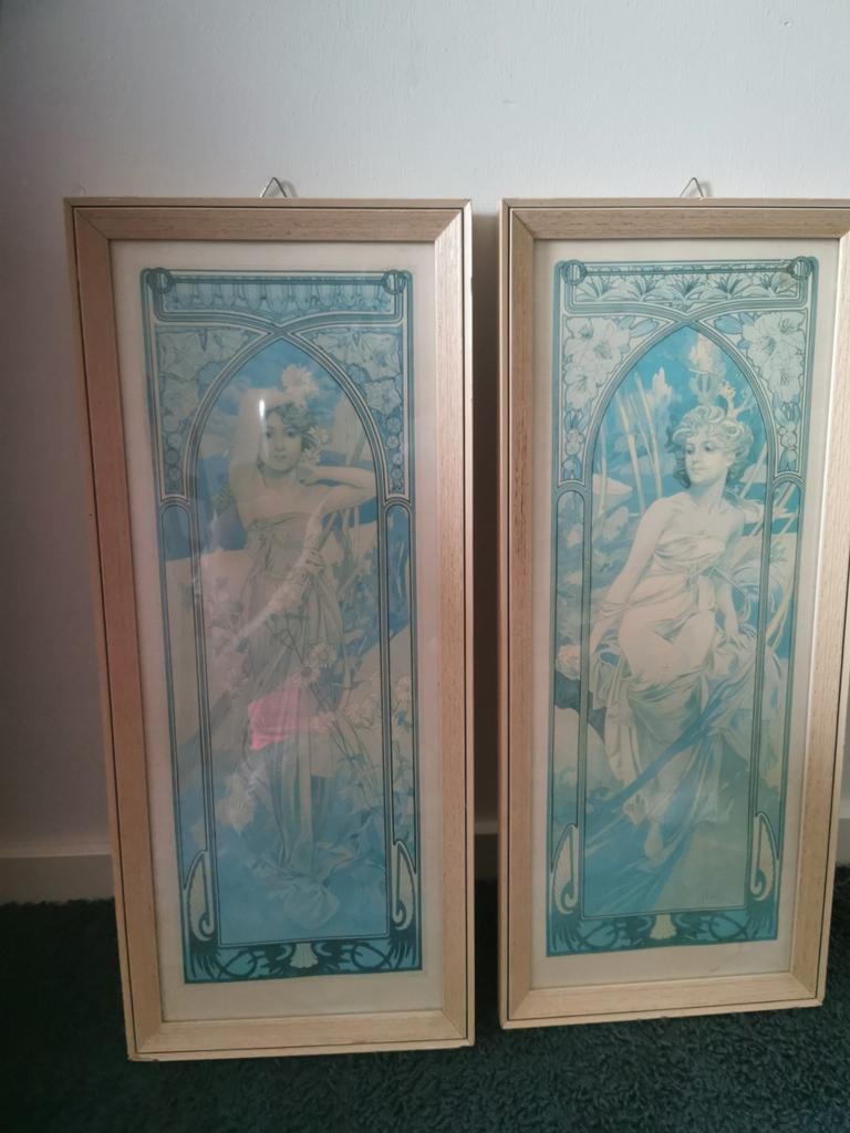 Twee mooie mucha print schilderijen uit 1999, Ophalen of Verzenden, Hout, Minder dan 50 cm