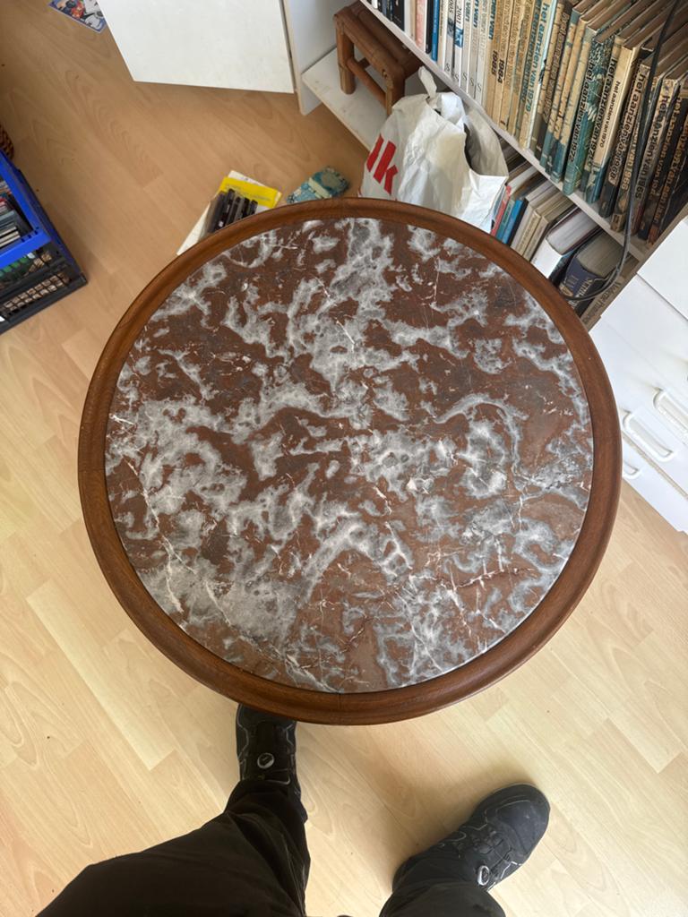 Moet weg! Vintage bijzettafel met marmeren blad, Minder dan 55 cm, Gebruikt, Rond, Hout