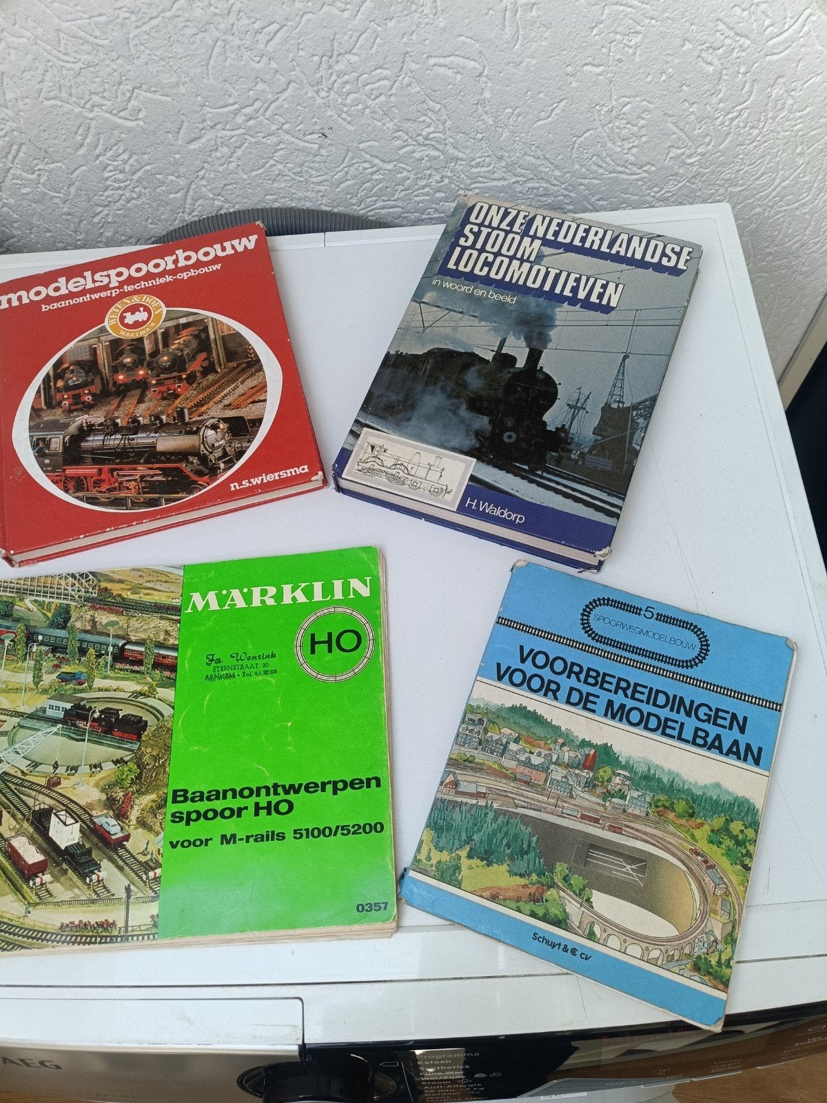 Diverse boeken over modelspoorbouw en locomotieven, Ophalen of Verzenden, Gebruikt, Gelijkstroom of Wisselstroom, Boek, Tijdschrift of Catalogus