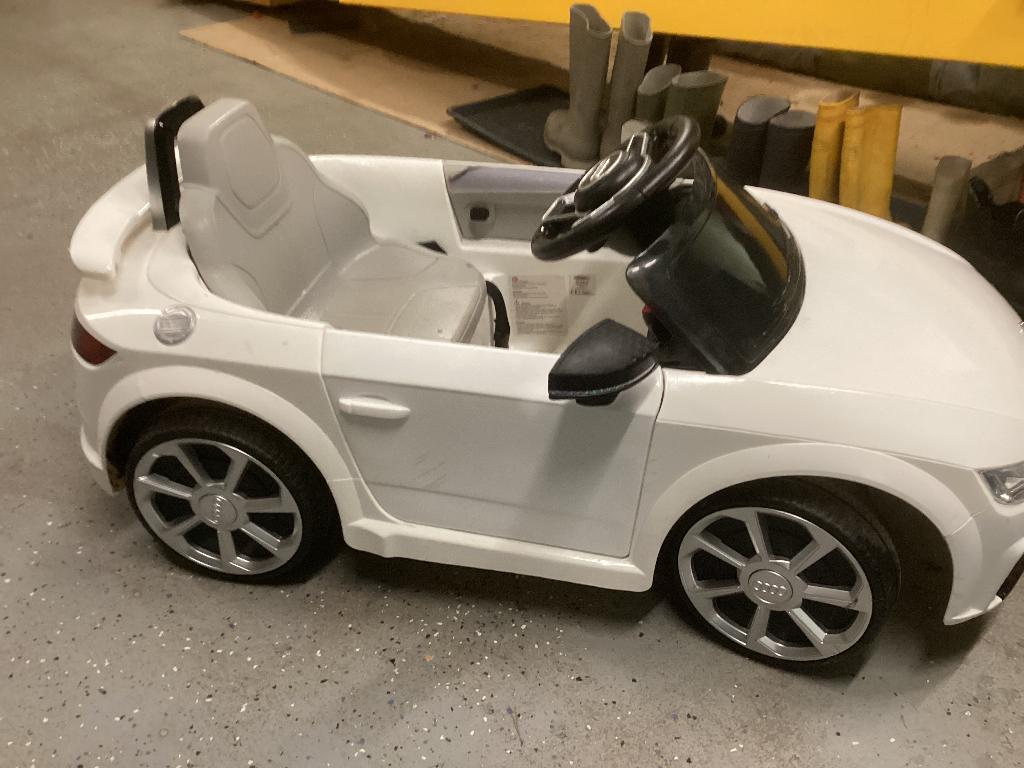 Elektrische speel auto, Kinderen en Baby's, Speelgoed | Buiten | Accuvoertuigen, Ophalen, Zo goed als nieuw