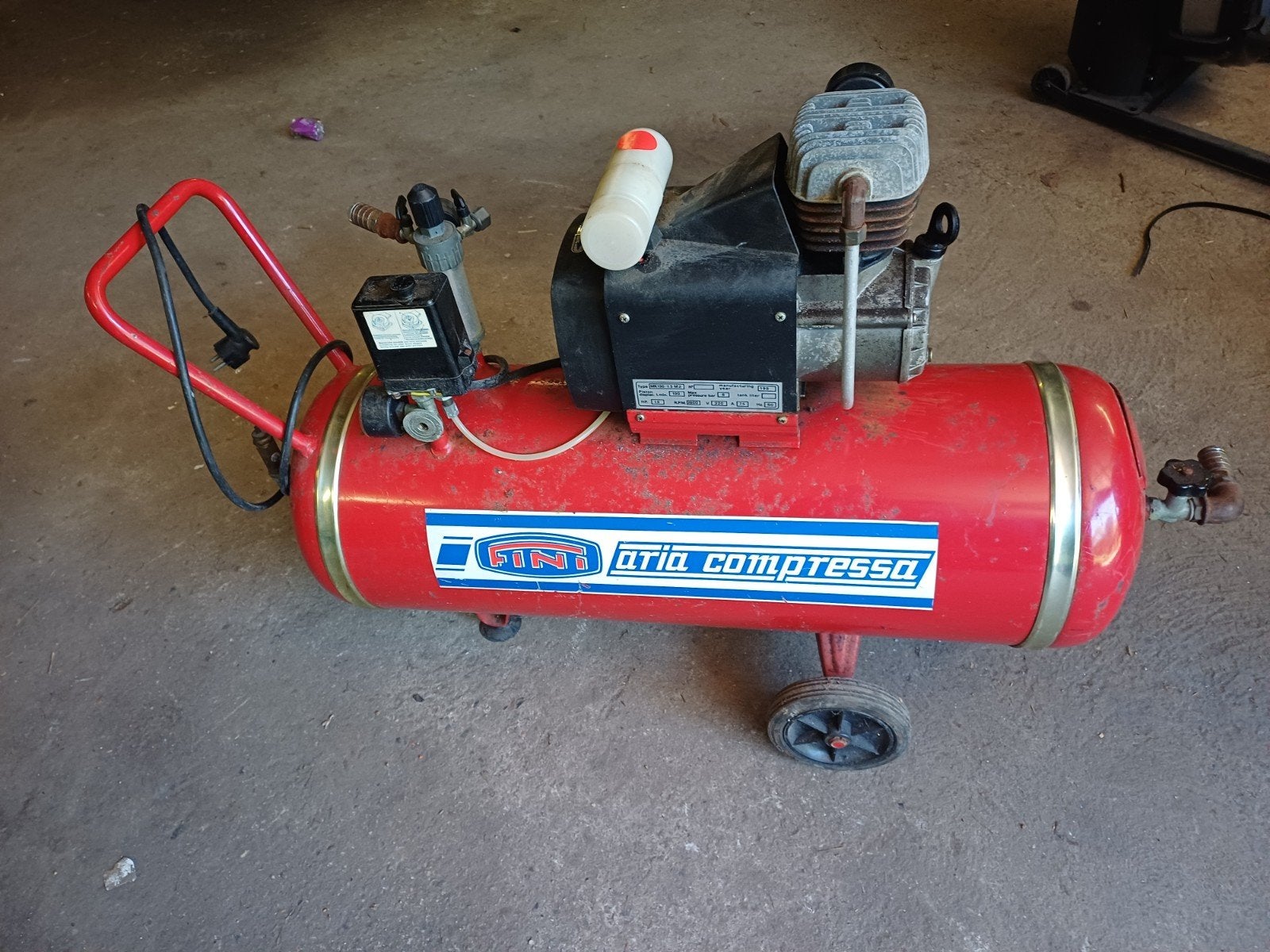 Compressor Fini compressor 100 l  stil  230v 1.5 hp 8 bar, 100 liter of meer, Ophalen, Minder dan 200 liter/min