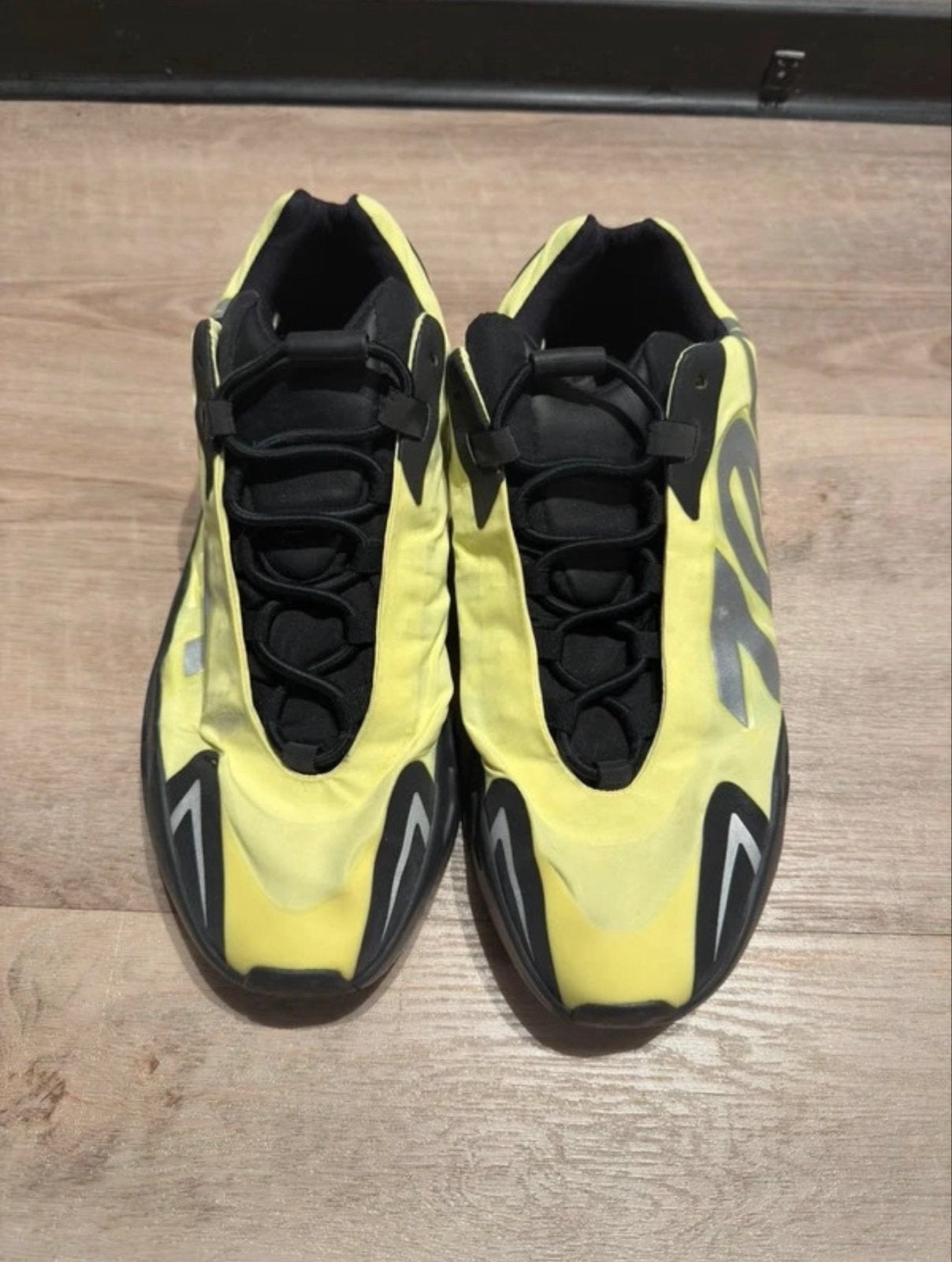 Adidas Yeezy Boost 700 MNVN - Maat 48, Ophalen of Verzenden, Zo goed als nieuw, Overige kleuren, Sneakers of Gympen