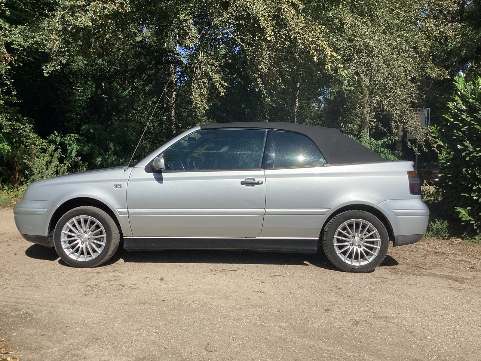 Volkswagen Golf 1.8 Cabriolet 66KW 2000 Grijs, Stof, 4 cilinders, Cabriolet, 4 stoelen