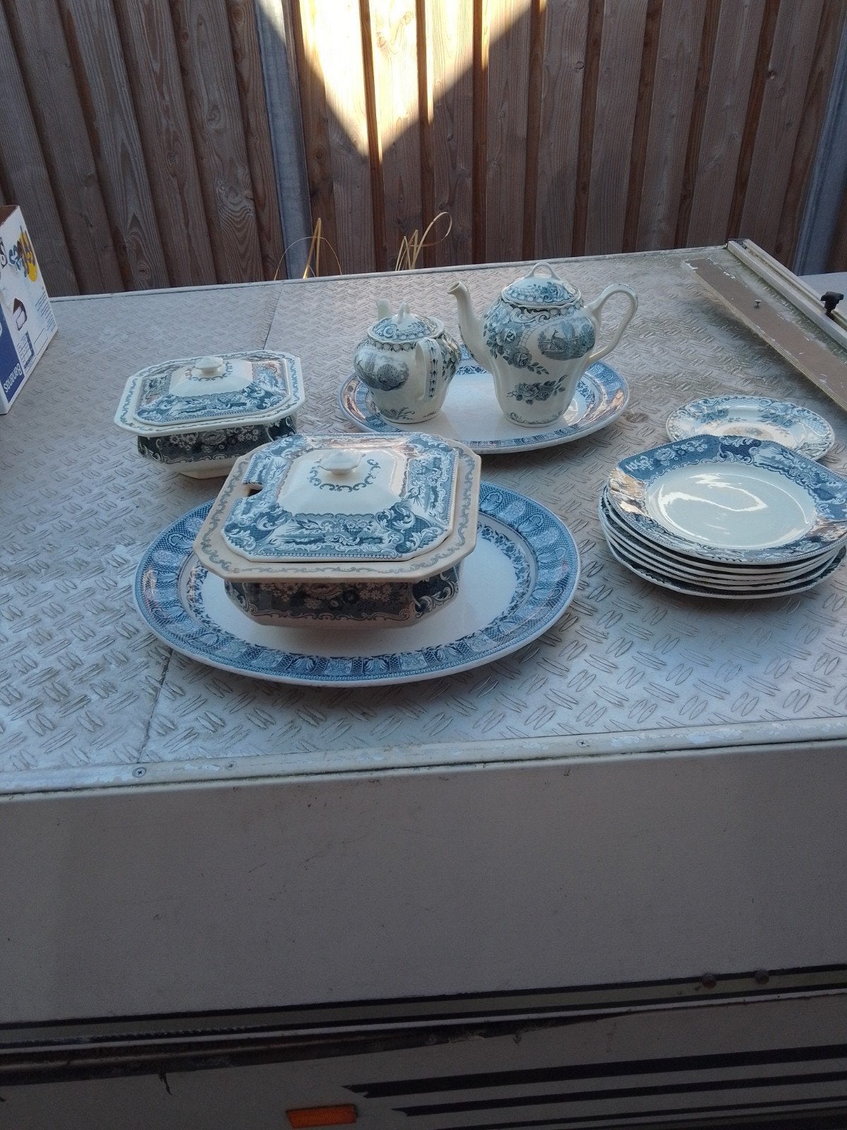 Vintage Maastricht Victoria servies, Ophalen