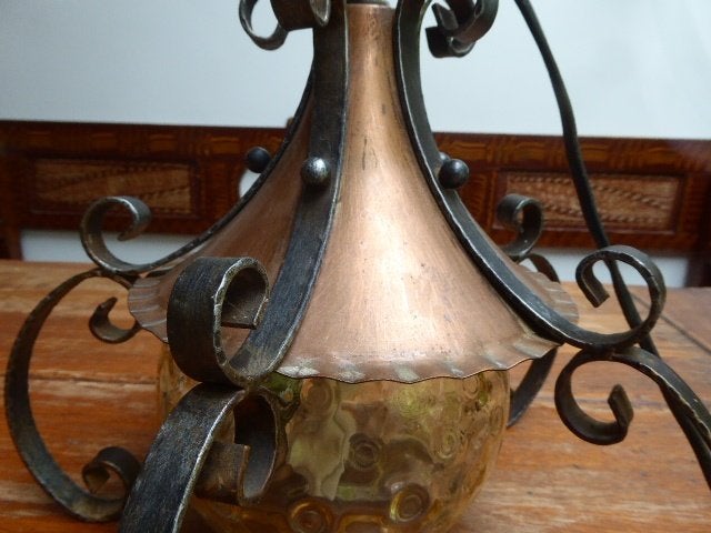 Vintage smeedijzeren hanglamp met persglazen bol, Ophalen of Verzenden