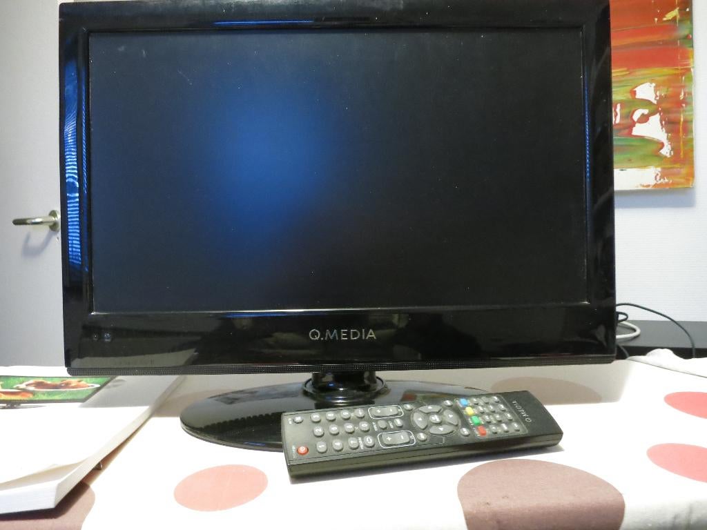 Camping TV - Qmedia LED TV - model 18,5" QLE 1998D - HDMI, Ophalen, Zo goed als nieuw