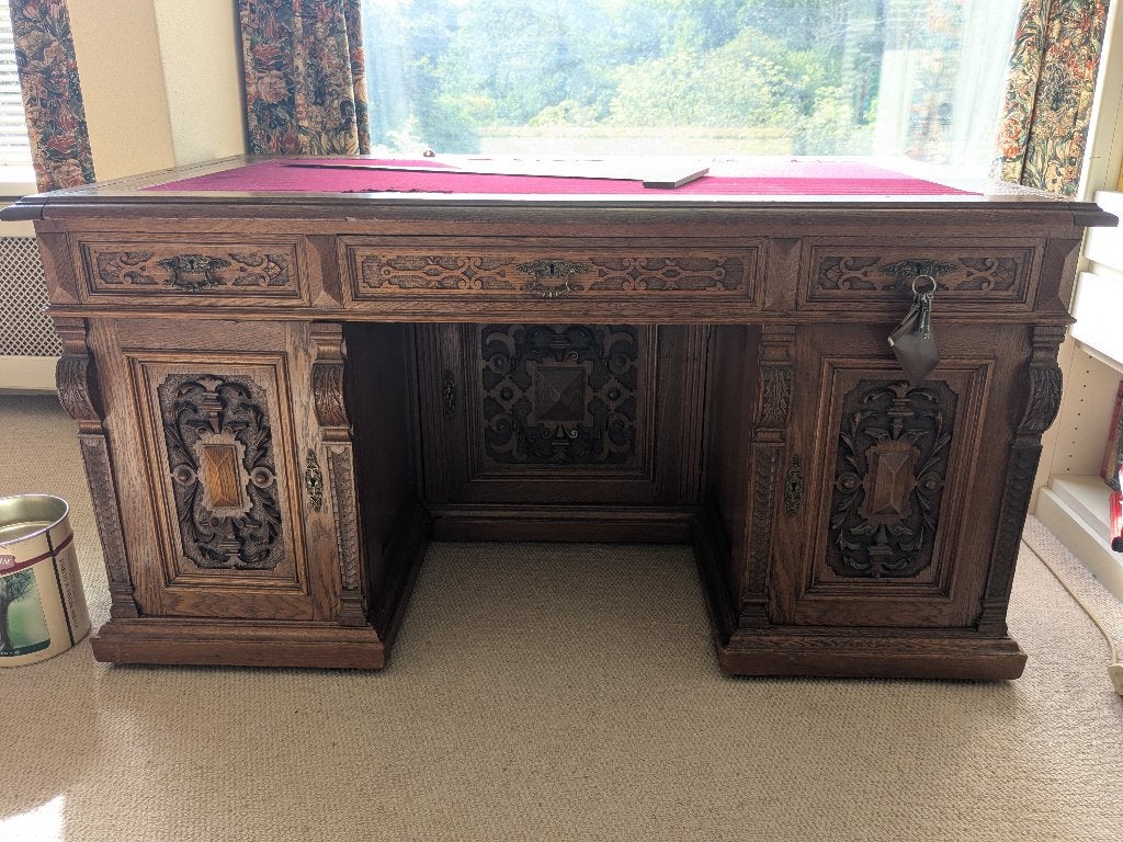 Bureau bewerkt eikenhout, Ophalen