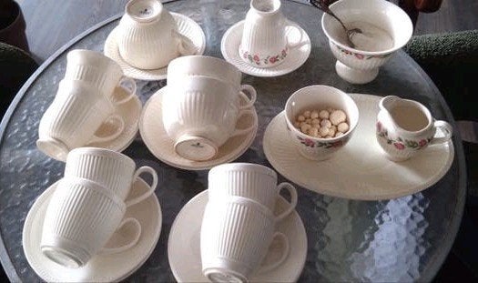 Wedgewood Rosalind servies: vaas, koffieset compleet, Antiek en Kunst, Ophalen