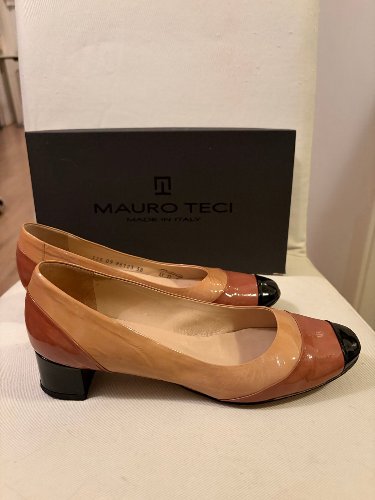 Mauro Teci Pumps - Beige/Bruin/Zwart Lakleer Maat 38, Kleding | Dames, Ophalen of Verzenden, Zo goed als nieuw, Beige, Pumps