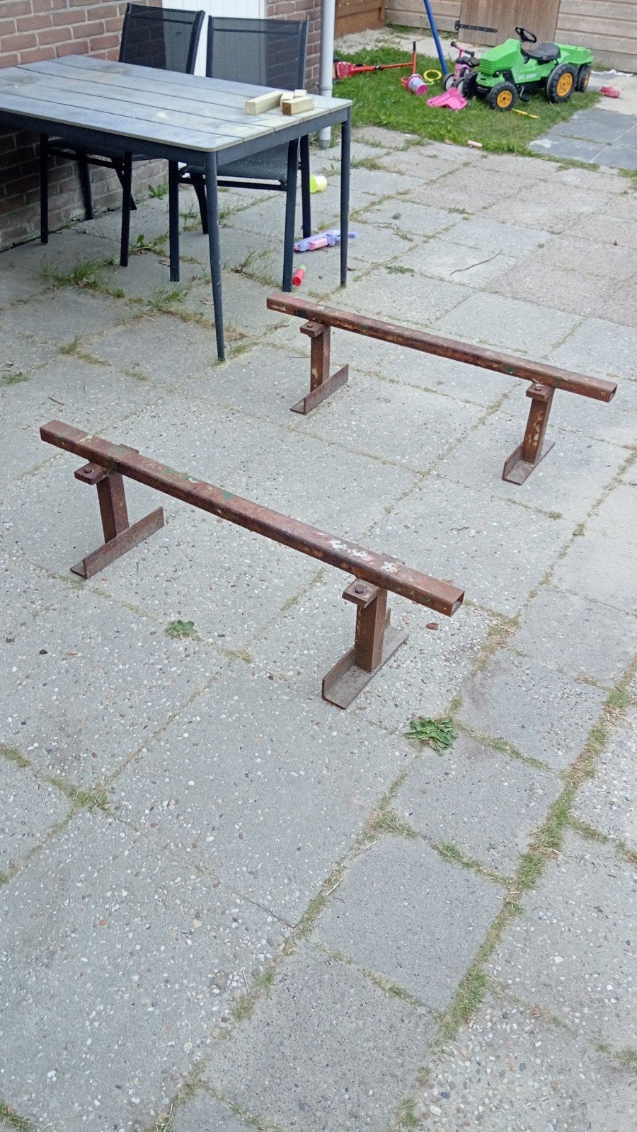 2 ijzeren bokken, Ophalen, Gebruikt