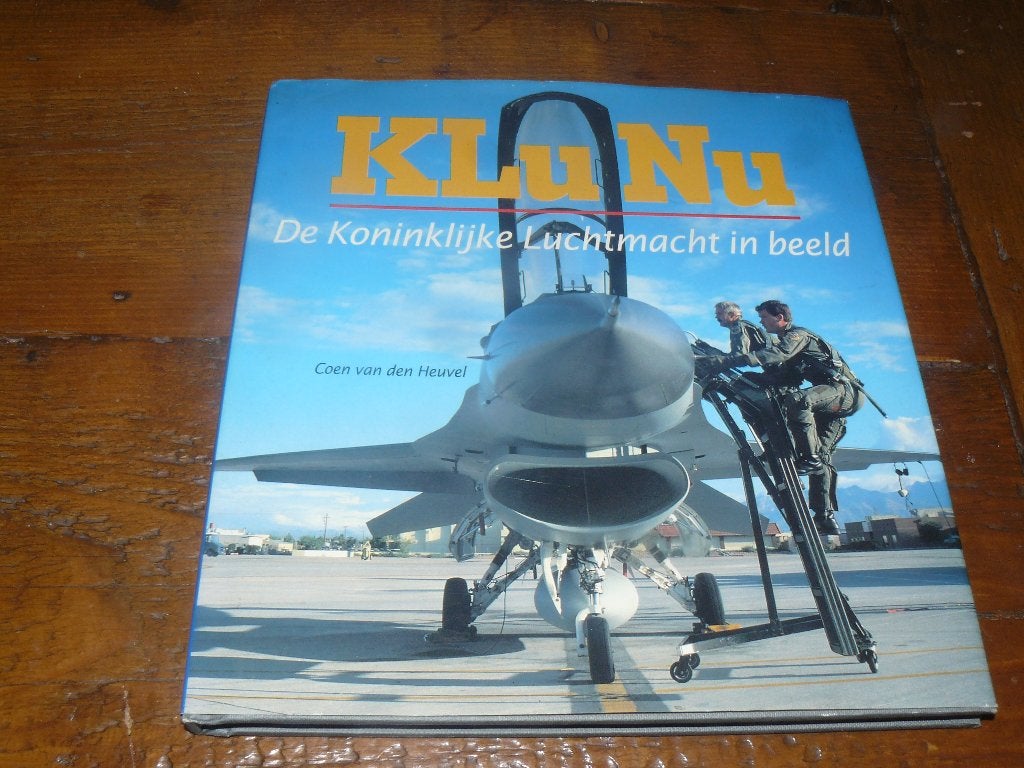 KLU Nu : De Koninklijke luchtmacht in beeld, Ophalen of Verzenden, Zo goed als nieuw, Boek of Tijdschrift