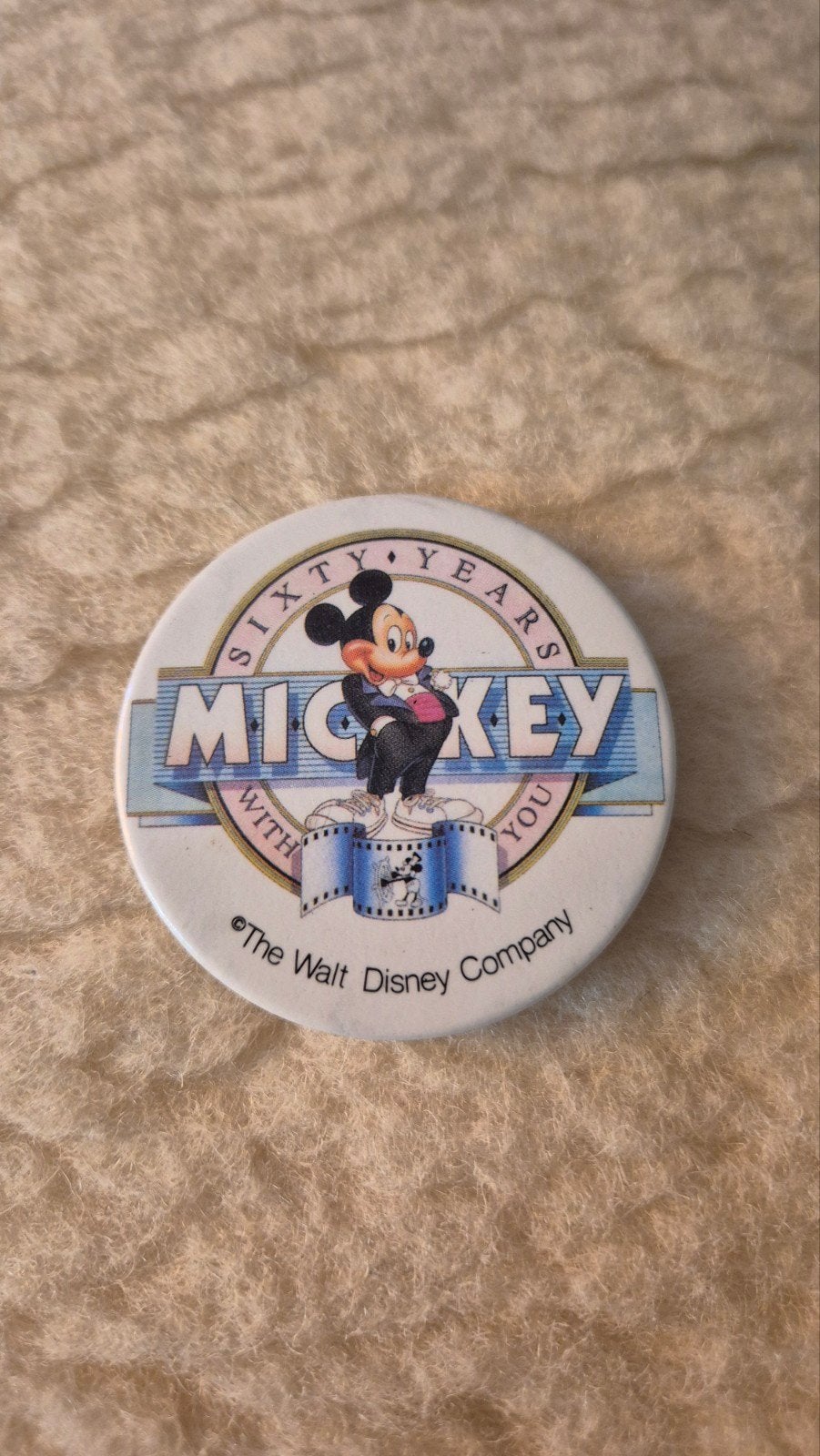 Mickey sixty years button vintage., Verzamelen, Speldjes, Pins en Buttons, Ophalen of Verzenden, Gebruikt, Overige onderwerpen
